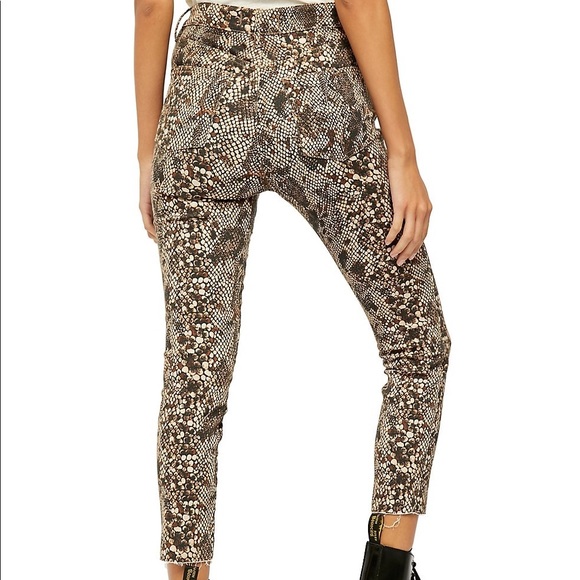 HOST β
 FREE PEOPLE Raw High-Rise 2 faced Snake Print Jean - Picture 10 of 15